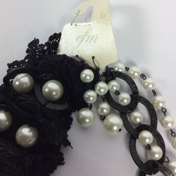 EFM Pearl Lace Necklace - Picture 5 of 6